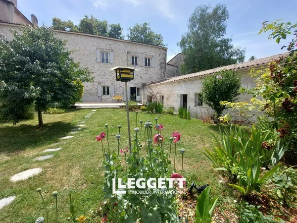 Maison 10 pièce(s), VOUZAN