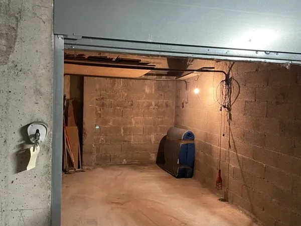 Garage / box / Parking fermé dans résidence sécurisée
