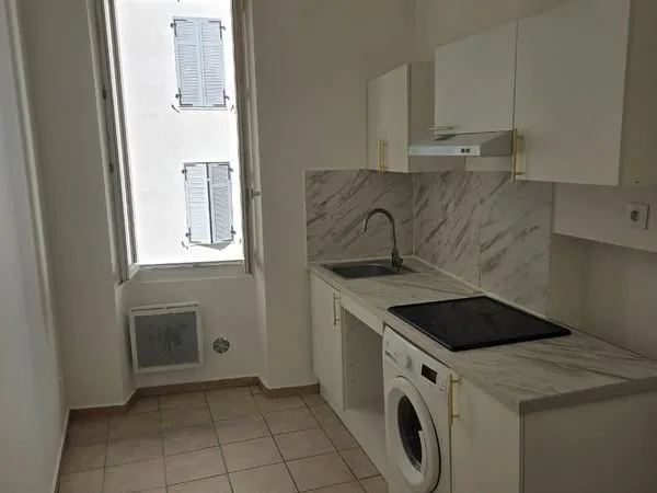 T1 secteur arenc 13002 tout compris eau électricité