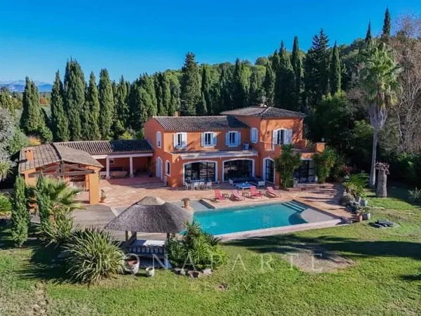 MOUGINS - SUPERBE PROPRIETE - AVEC MAISON D'AMIS
