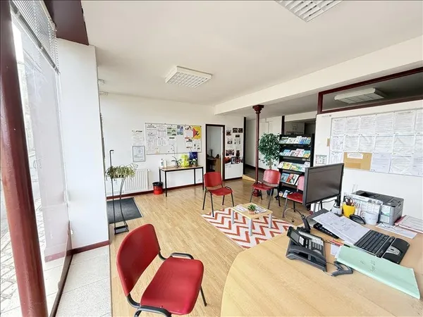 Bureau et espace de travail Vente Barbezieux-Saint-Hilaire   202350€