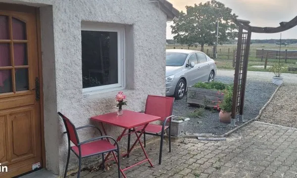 Studio meublé de type T1 - 30m²: cuisine et chambre séparée + sdb. Avec aide à domicile sur place po