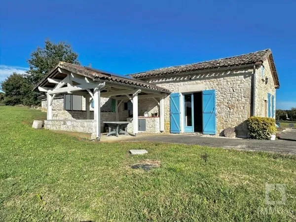 Charmante maison en pierre avec vue