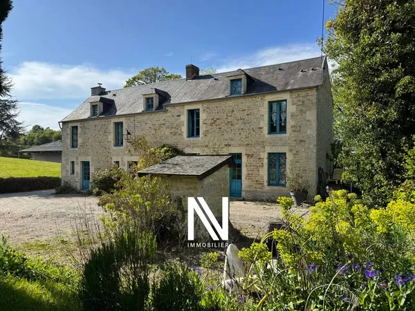 Ensemble immobilier sur 1.3 ha - 5 minutes de l'A84