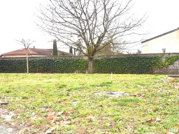 RABASTENS- Terrain à bâtir de 385 m2 à 3 mn du centre ville