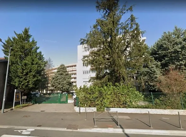 Garage fermé dans résidence sécurisée