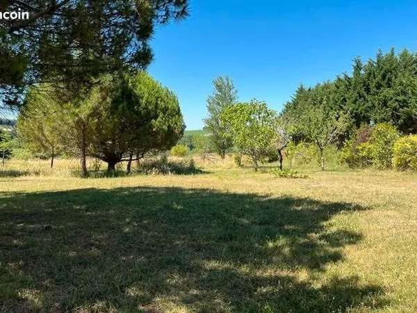 Terrain 900 m² Bazens