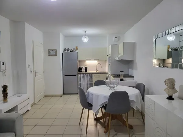 Appartement T 2 avec terrasse