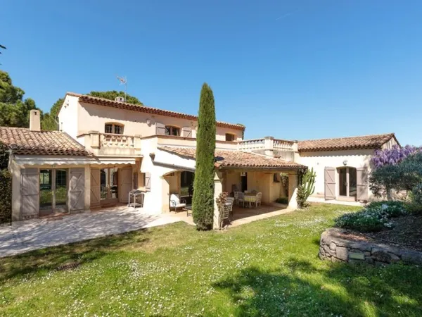 Biot - Élégante villa provençale avec piscine et studio indépend