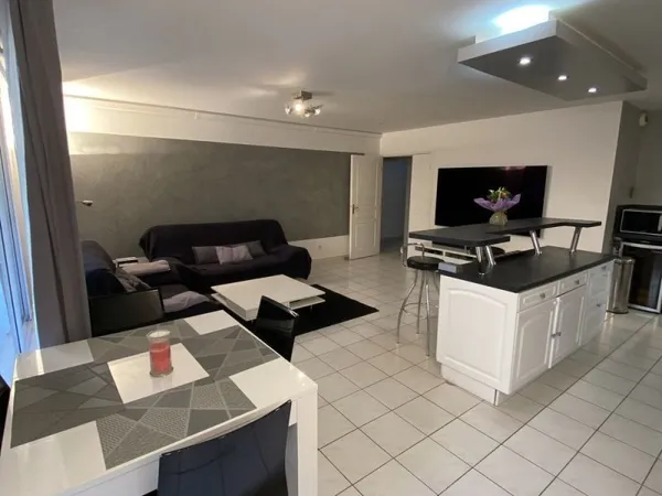 T4 95 m² traversant, suite parentale, terrasse, parking