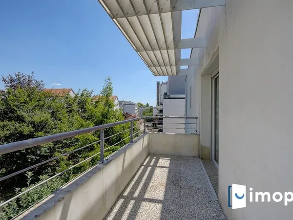 Grand 3 pièces avec extérieur et parking