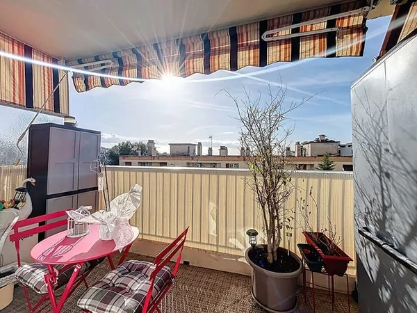 A vendre GAIRAUT 2 pièces avec terrasse plein sud vue mer