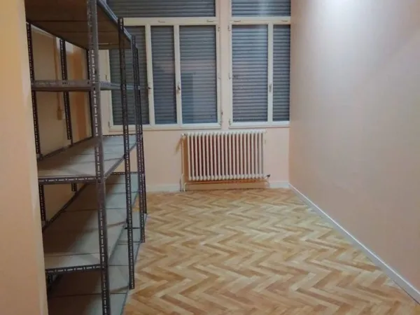 à€ louer , 1 box de stockage , plein centre Douarnenez