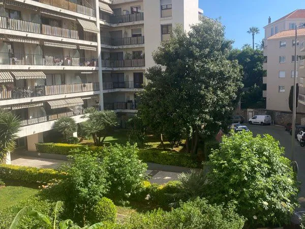 Studio lumineux avec balcon Cannes