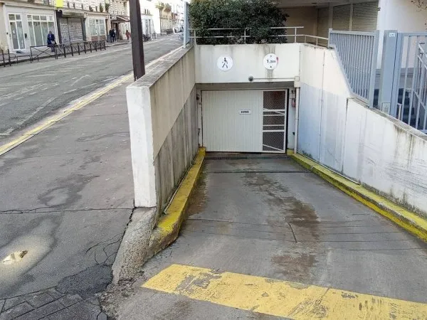 Parking 12 m²
