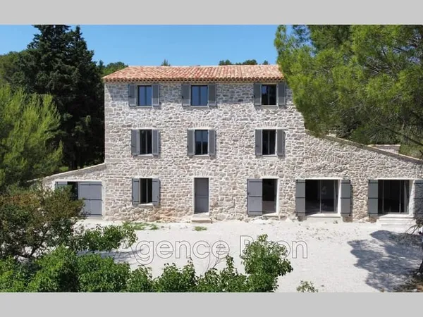 Maison 10 pièces 280 m²