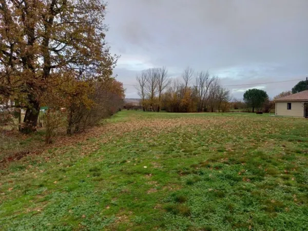Terrain 737 m²