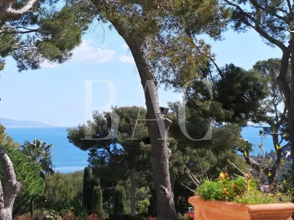 Saint-Jean-Cap-Ferrat, superbe terrain à bâtir