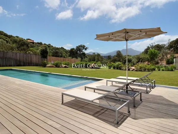 Superbe villa à louer avec accès privé à la plage, proche Propriano