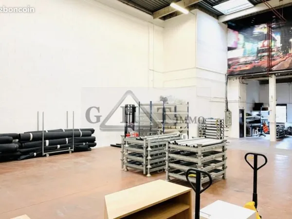 Local bureaux 320 m²