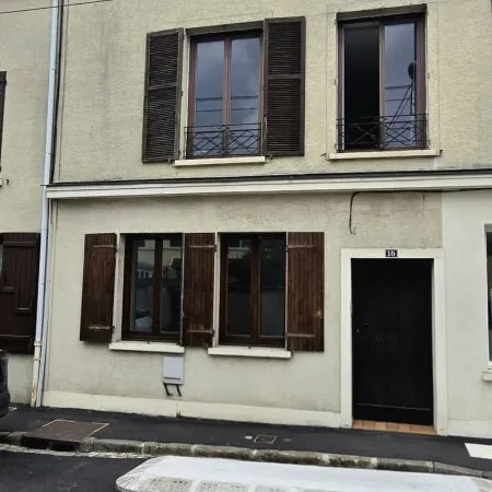 STUDIO DE 26M2 - PLEIN CENTRE VILLE de Limours -