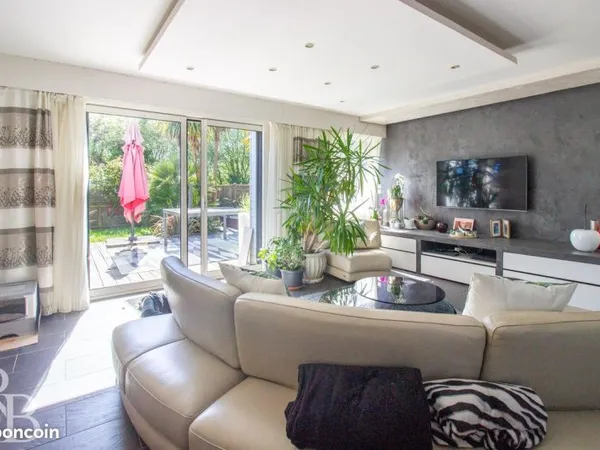 Maison plain-pied | Piscine et terrain 627 m² | Theix-Noyalo