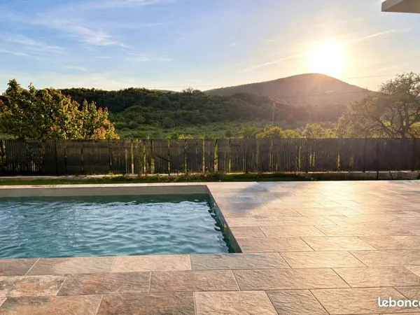 Villa contemporaine récente avec piscine et vue dominante | Quartier du Brésis - Alès