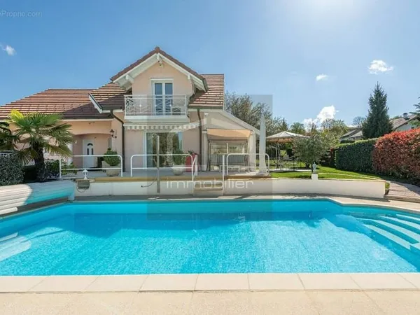 Maison 5 pièces  136 m²  Terrain 2 020 m²  Piscine  Très économe  Saint-Martin-Bellevue (74370)