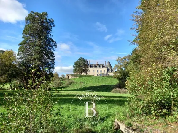 Haute Vienne (87) - Château XVe et XIXe - Domaine de 108 hectares