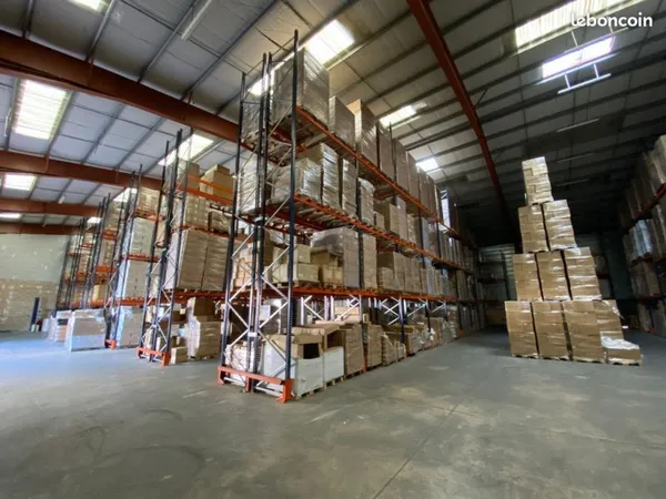 Local industriel 1 453 m²