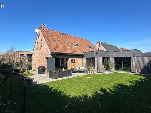 Maison individuelle possible semi plain pied 184 m2 en surface utile. On pose les meubles