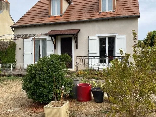 EXCLUSIF, JUSSY-CHAMPAGNE, Proche Avord, Maison avec garage et jardin