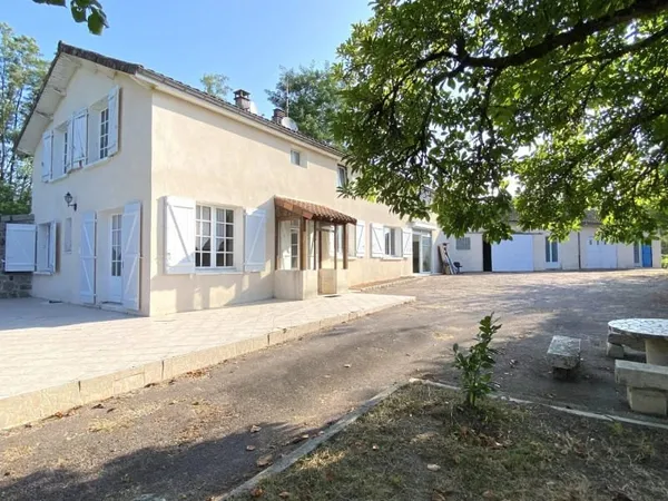 Maison 10 pièces 310 m²