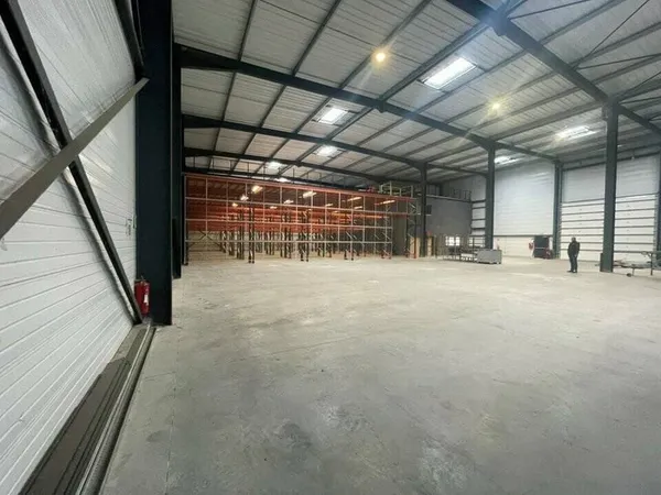Local d'activité 1595 m²