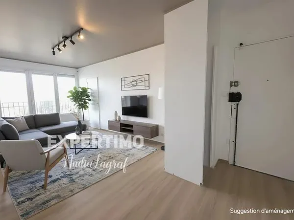 APPARTEMENT F3 LUMINEUX TRAMWAY AU PIED DE L'IMMEUBLE CA