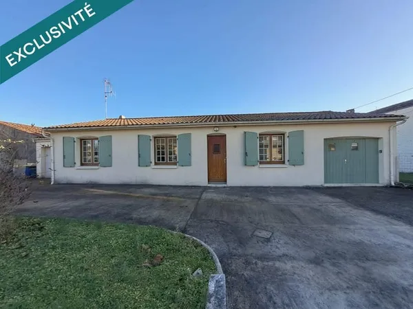 Plain-pied de trois chambres avec jardin et garages