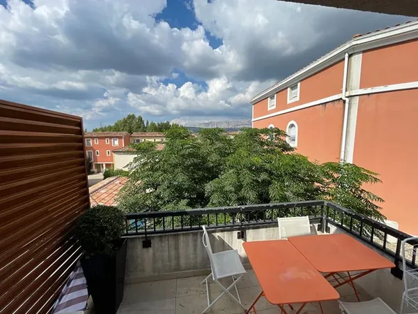 Rousset, rue francis perrin - T1 avec terrasse - Vendu LOUE