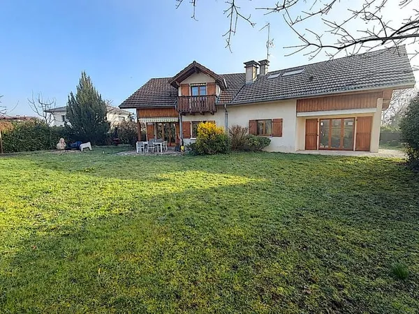 Malagny, jolie villa de 120 m² + annexe de 80 m² hab sur 1070 m² de terrain