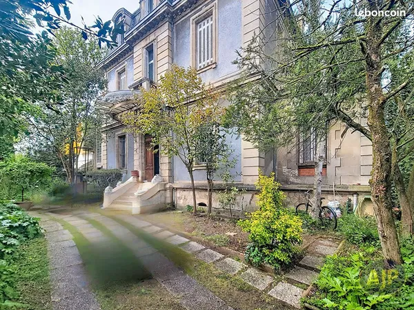 Maison 11 pièces 326 m²
