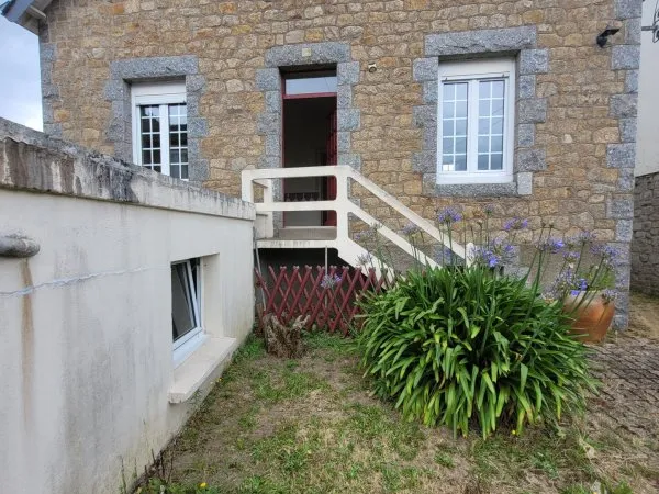 Jolie Maison en pierre, lumineuse, très bien située entre Ga