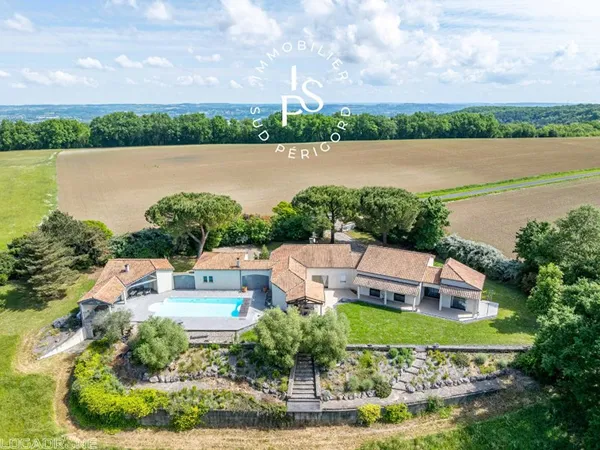 Maison au calme avec piscine sur 1,8 ha