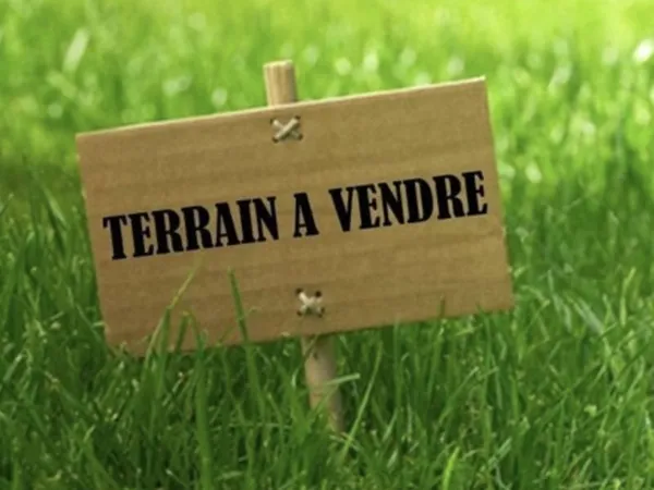 TERRAIN À BÂTIR