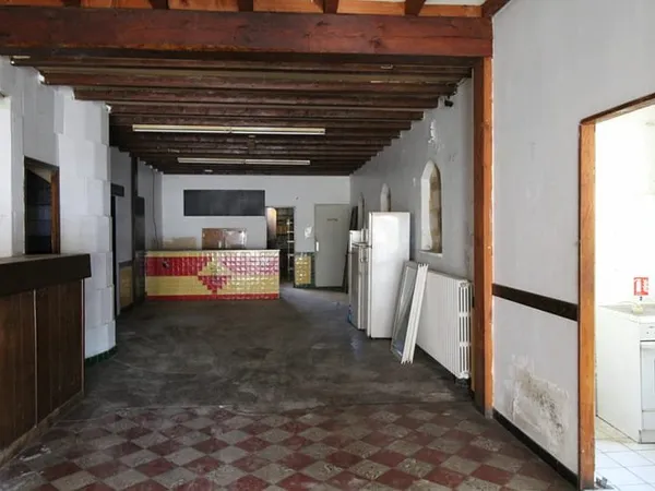 Arles : MURS A VENDRE : BAR/RESTAURANT