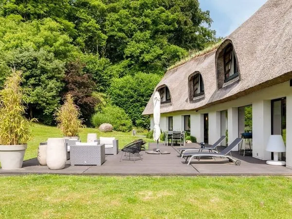 Maison 7 pièces 302 m²