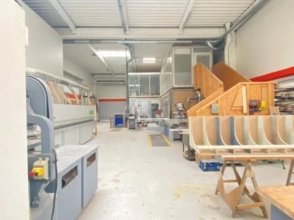 Local d'activité 280 m²