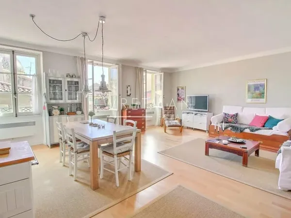Charmant appartement 3 pièces - Vieux-Nice