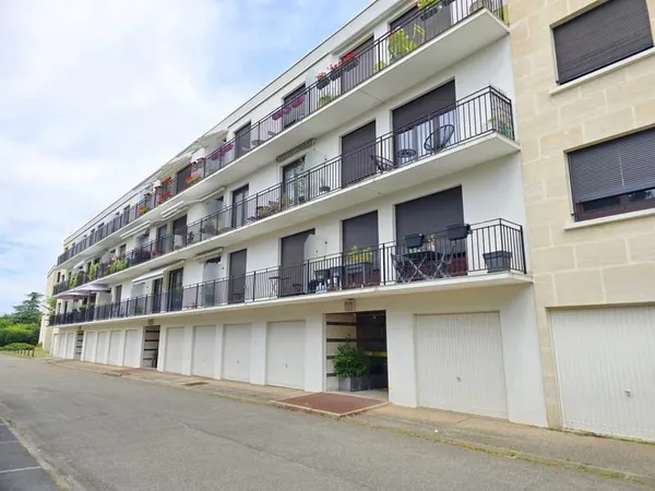 Appartement F4 traversant lumineux avec parking, cave et box