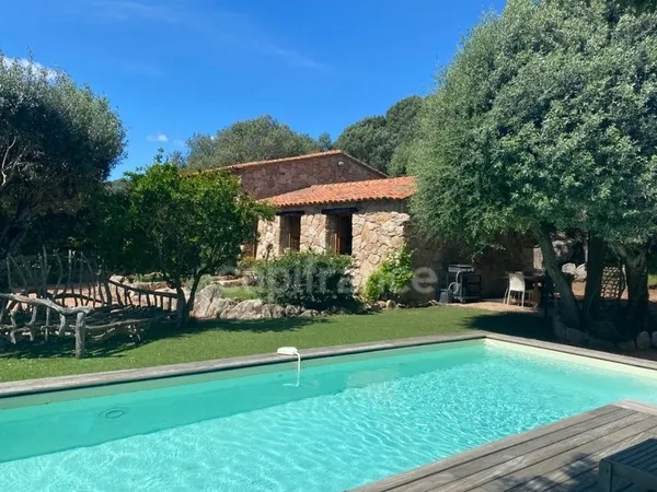 CORSE (20)- Commune de SOTTA, 10 minutes aéroport FIGARI et 15 min de PORTO VECCHIO belle maison T4 