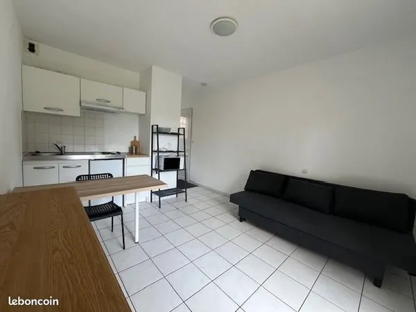 Studio rdc avec petite terrasse