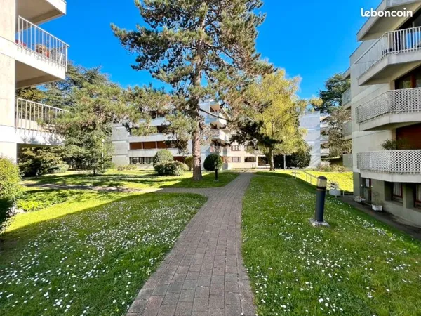 Appartement 75m2, 3 pièces Marnes La Coquette avec balcon/terrasse, cave et parking. Prix : 378000 T